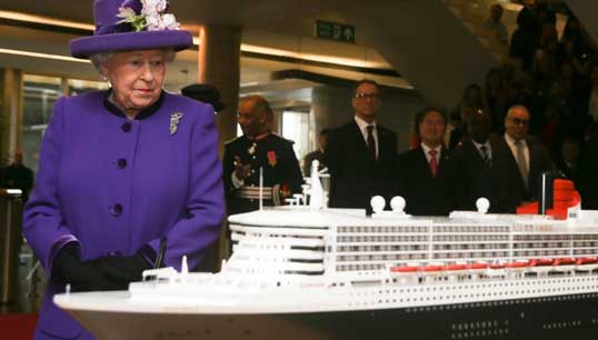 queen_views_ship_model_MUK.jpg queen_views_ship_model_MUK.jpg